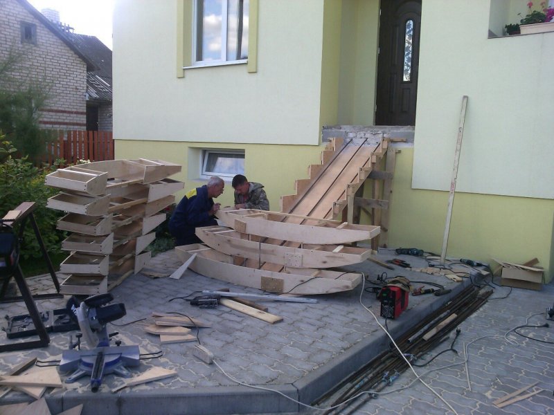 Бетонные лестницы на Горьковском шоссе