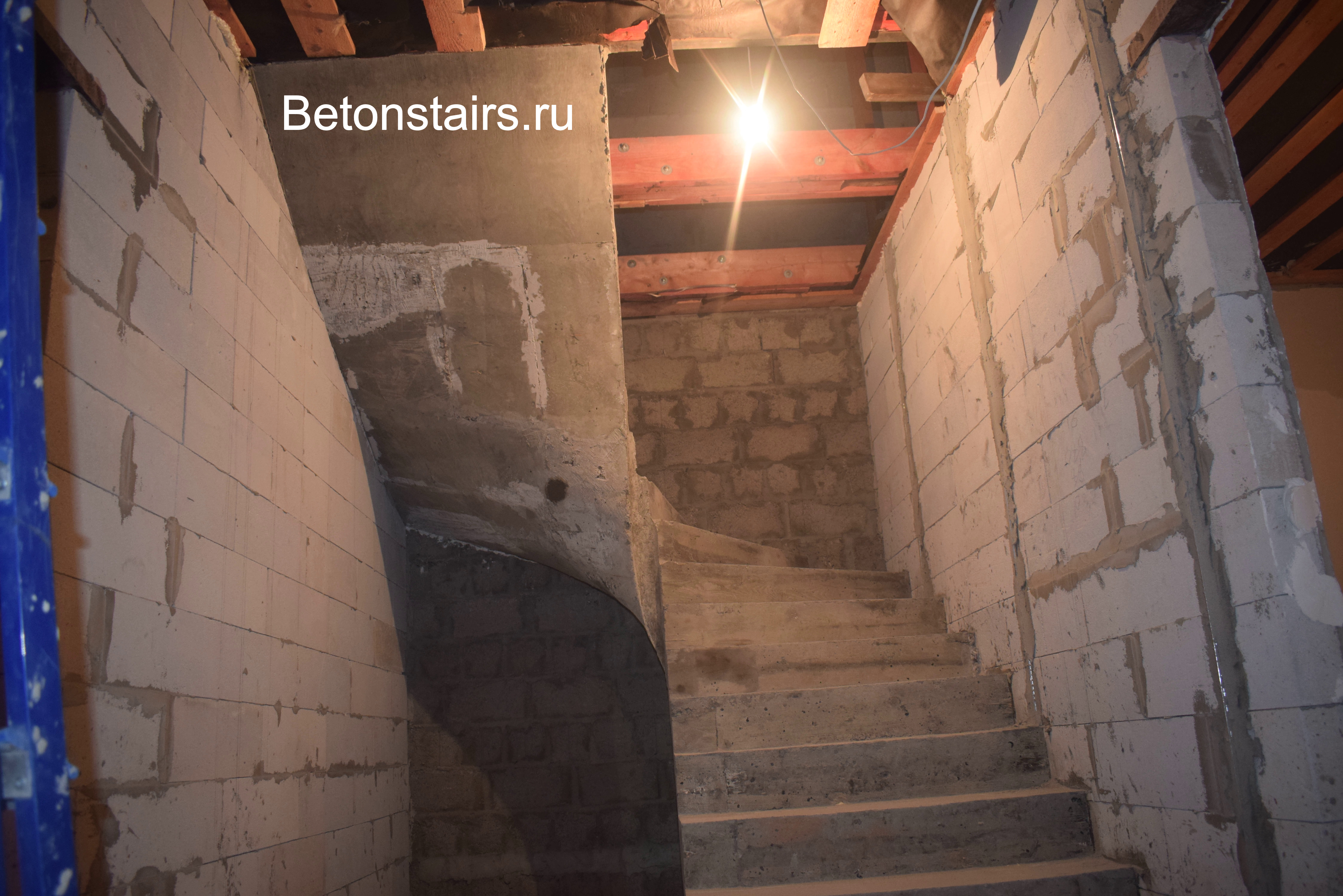 КП «Мечта», П-образная монолитная лестница